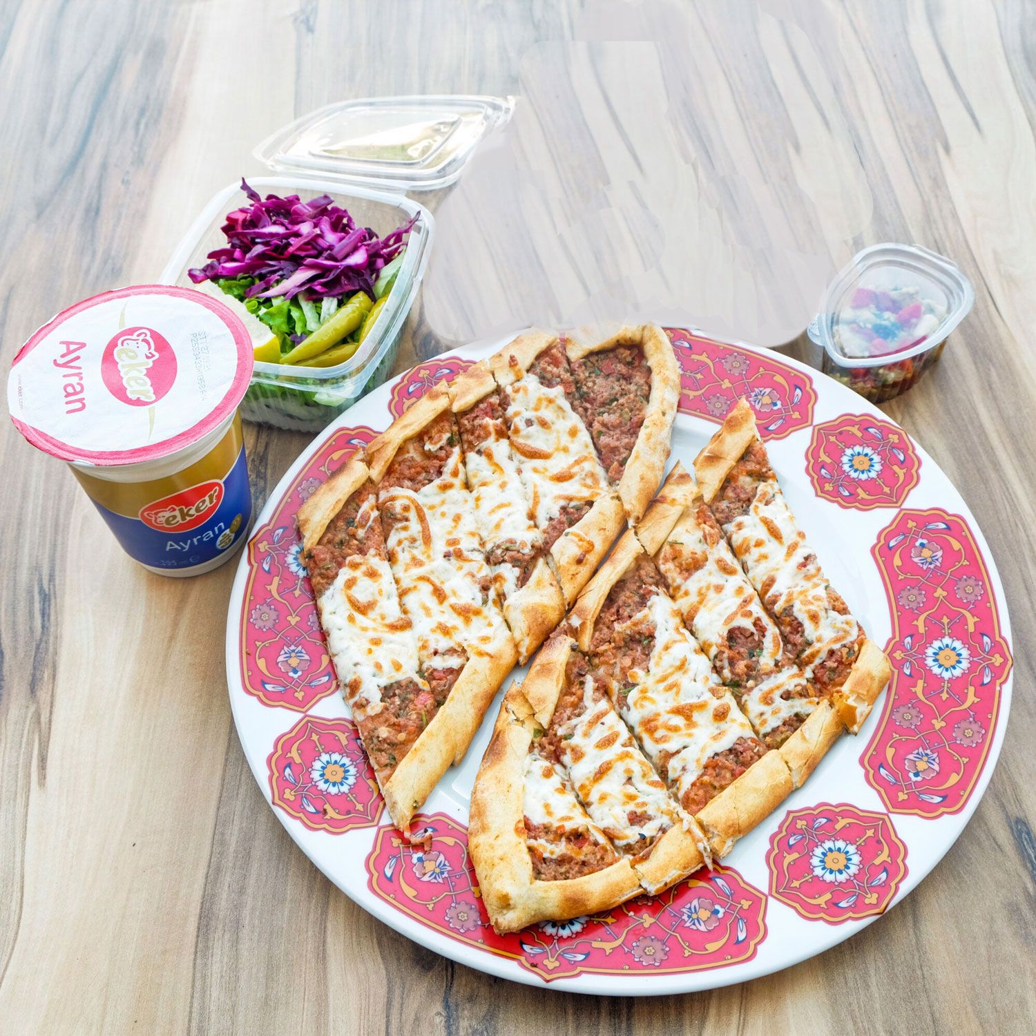 Kıymalı Kaşarlı Yumurtalı Pide Menü